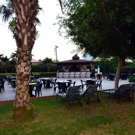 Royal Garden מלון 5*