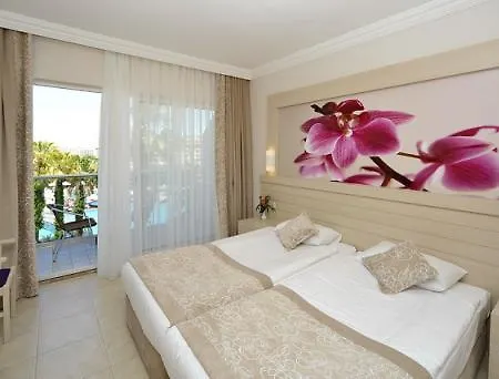 Royal Garden מלון 5*